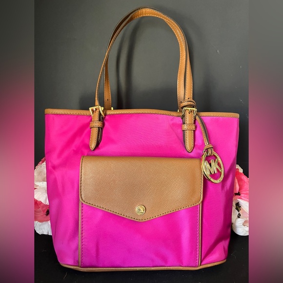 Michael Kors Jet Set Leather trimmed Nylon pocket tote - Picture 3 of 12